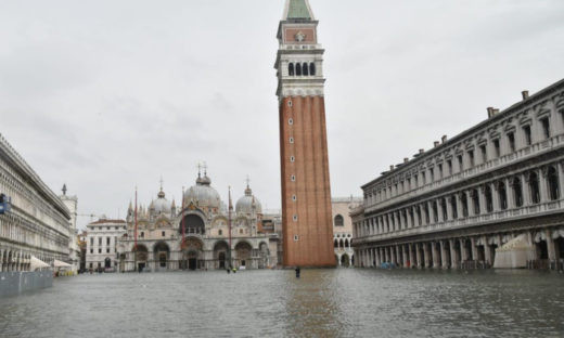 La marea eccezionale mette in pericolo la basilica di San Marco