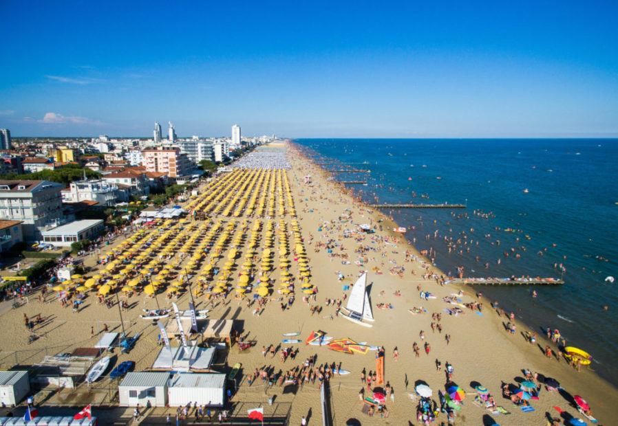 Estate sulle spiagge: 385 in Italia sono Bandiera Blu