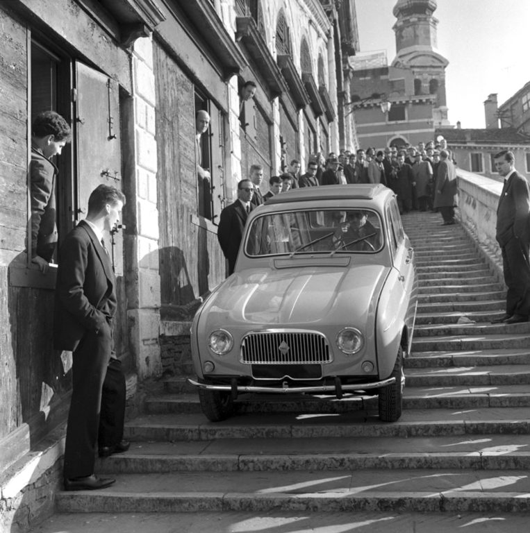 Automobile sul Ponte di Rialto - Venezia 1961 - PH© Vittorio Pavan Archivio Cameraphoto