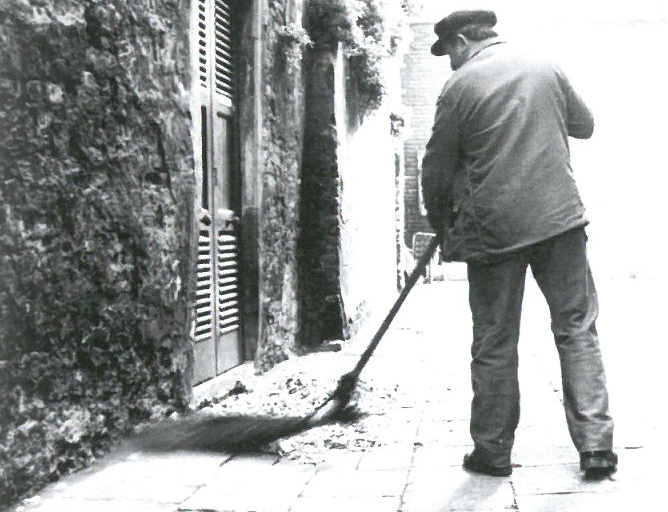 Raccolta rifiuti: un libro sulla storia del servizio a Mestre e Venezia