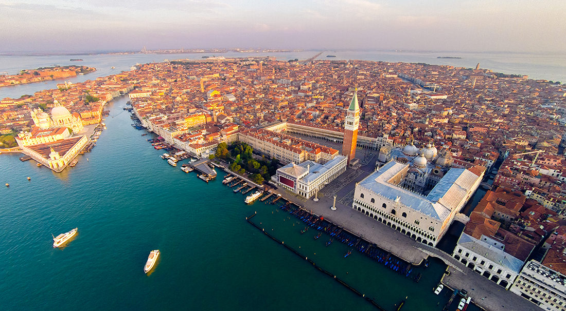 Venezia contro le mode cafone. Il nuovo regolamento