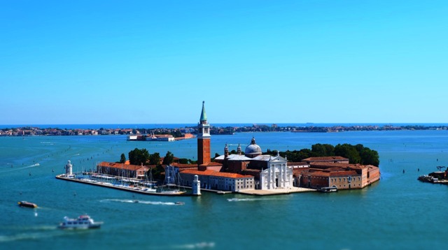 AI, la “strigliata” di Mattarella all’Europa da Venezia: “Basta timidezze, servono decisioni concrete”