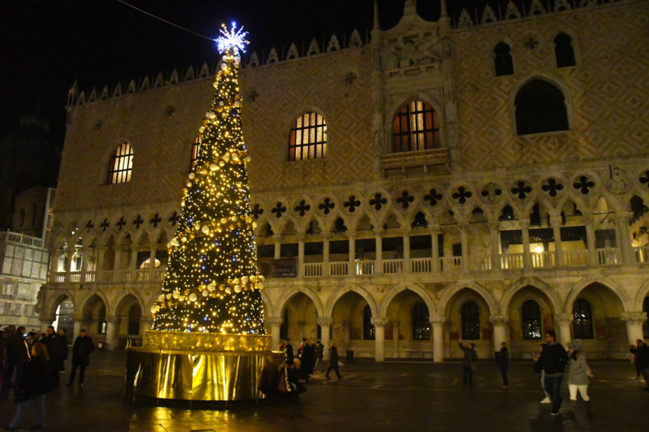 Natale a Venezia. Si accendono le luci sulle città