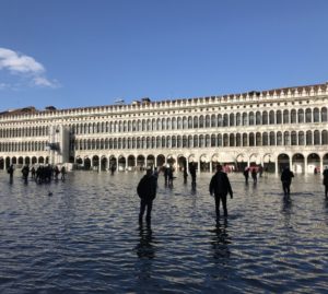 L'appello: «Istituiamo a Venezia un centro di studio e ricerca sui cambiamenti climatici».