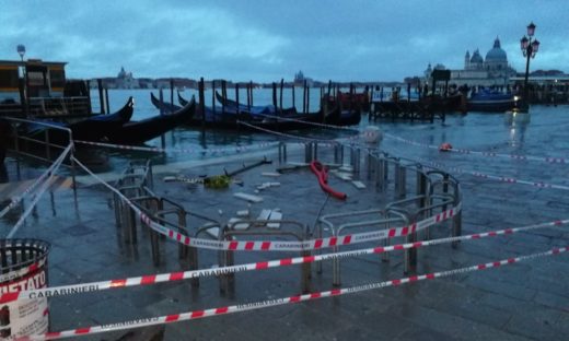 Acqua alta: una gara di solidarietà per chi ha perso tutto