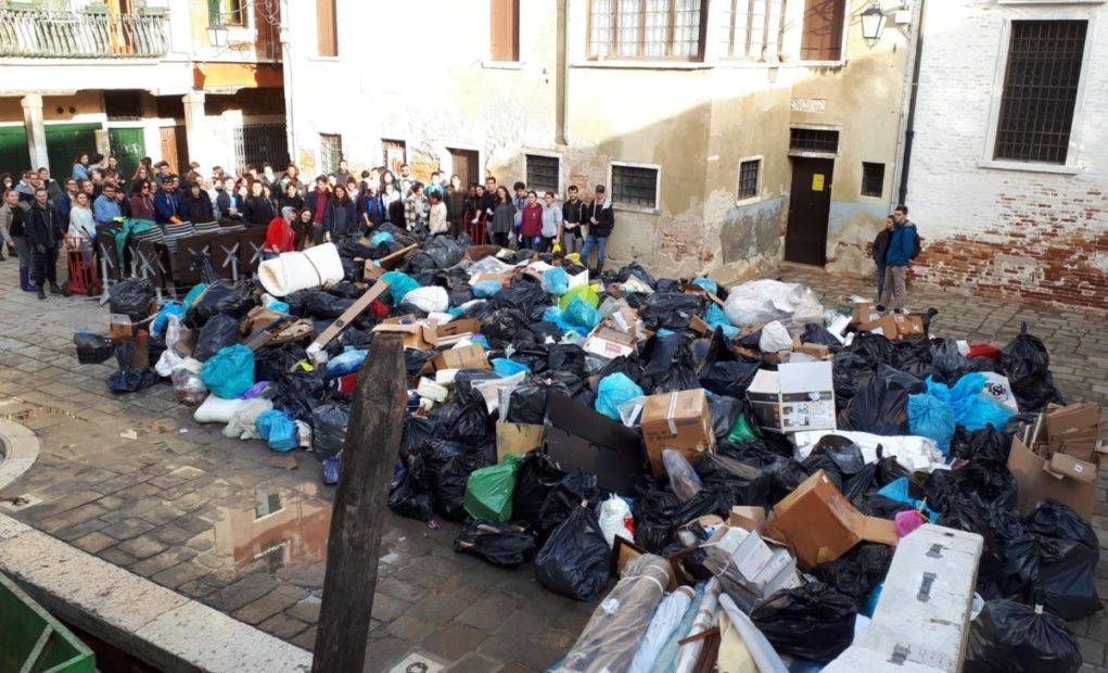 Venezia chiama. Tanti giovani "angeli" rispondono