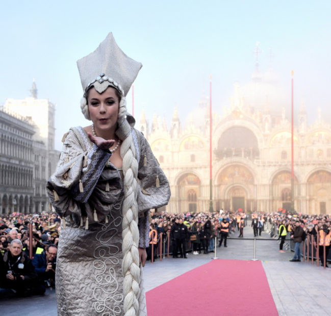 Carnevale Di Venezia Linda Pani Pronta Per Il Volo Dell Angelo