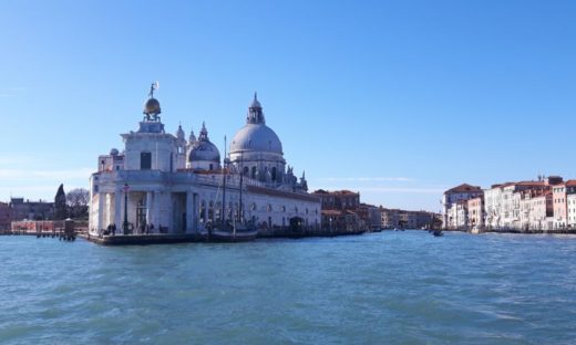 "Battiloro": l'unico rimasto è a Venezia. Qui nasce la foglia d'oro che ha un'anima