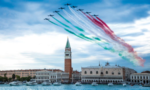 Frecce Tricolori: omaggio alle vittime del coronavirus a Venezia