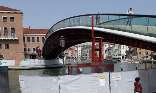 Ovovia: la cabina rossa per i disabili rimossa dal ponte della Costituzione