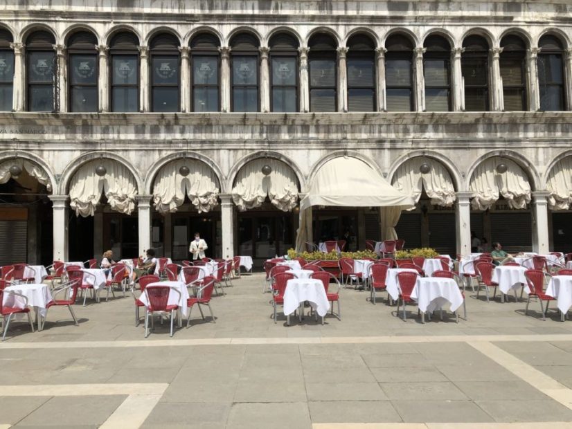 Venezia: primi turisti in città. Aprono altri locali