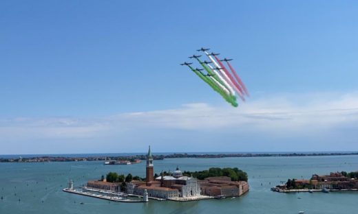 Le Frecce tricolori abbracciano Venezia