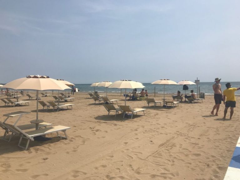 Spiagge apre al Lido di Venezia il Blue Moon Metropolitano.it