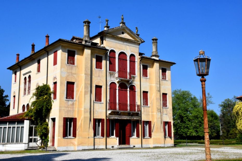 Luoghi del cuore: la scalata di Villa Albrizzi Franchetti, di Preganziol