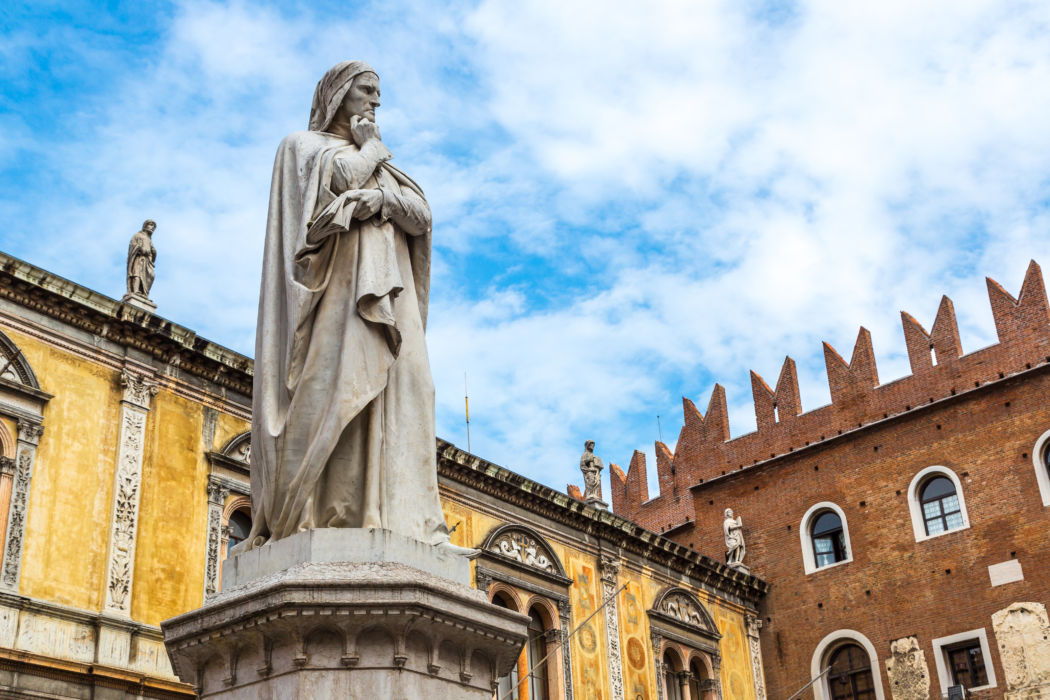 Piazza dei Signori, Verona, detta anche "Piazza Dante"