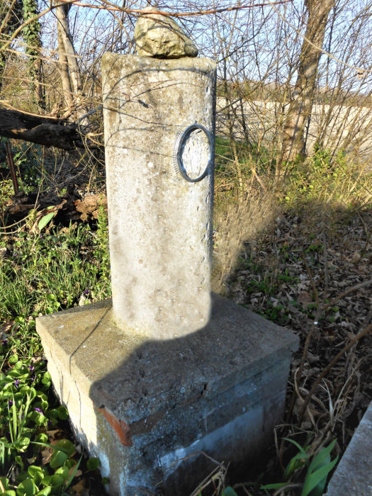  Il cippo commemorativo lungo via Seriola a Dolo