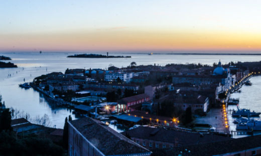 “Acque Sconosciute” : alla Giudecca un Cinema Galleggiante per ripensare la città a partire dalla laguna