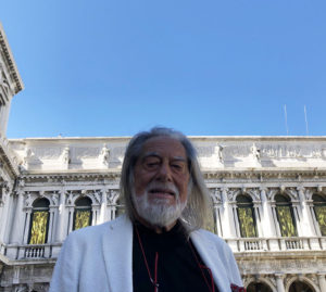 Plessi: «Le mie cascate d'oro per illuminare la rinascita di Venezia».