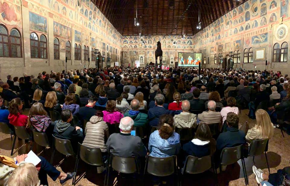 Panoramica del Palazzo della Ragione alla Fiera delle Parole