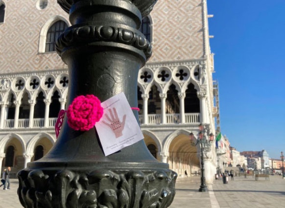 Le rose veneziane che danno forza alle donne di tutta Italia
