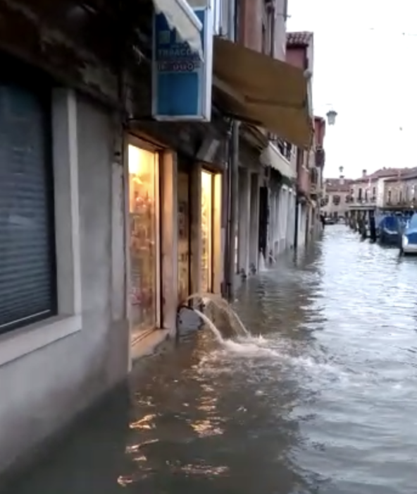 Nei negozi si attivano le pompe acqua alta 8 dicembre 2020