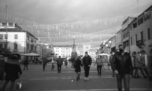 Un Natale in bianco e nero. La mostra fotografica dei ragazzi