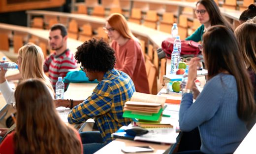 Università: stop della Camera al divieto di iscrizione a due corsi di laurea