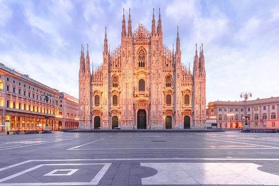 Milano dice stop al fumo. Niente sigarette all'aperto