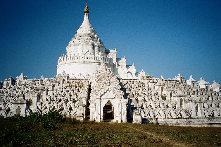 Mingun pagoda di Hsin-byu-me Birmania