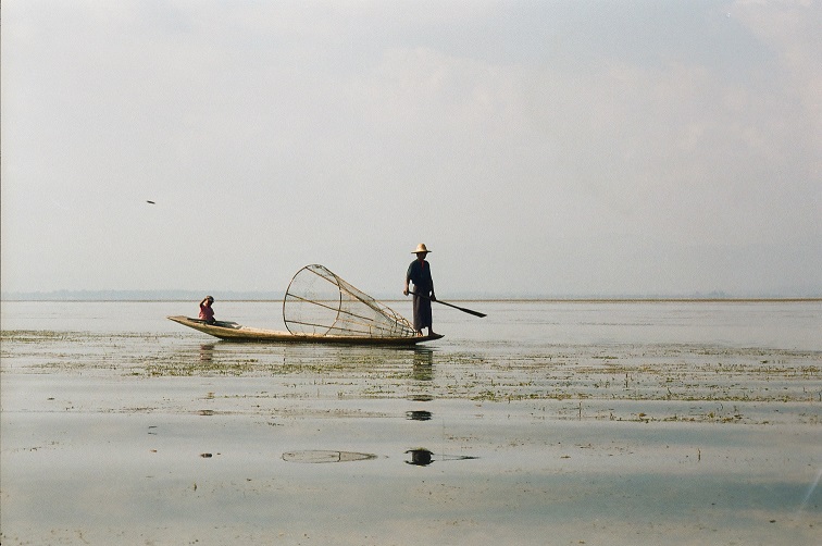 Pescatore sul lago Inle Birmania