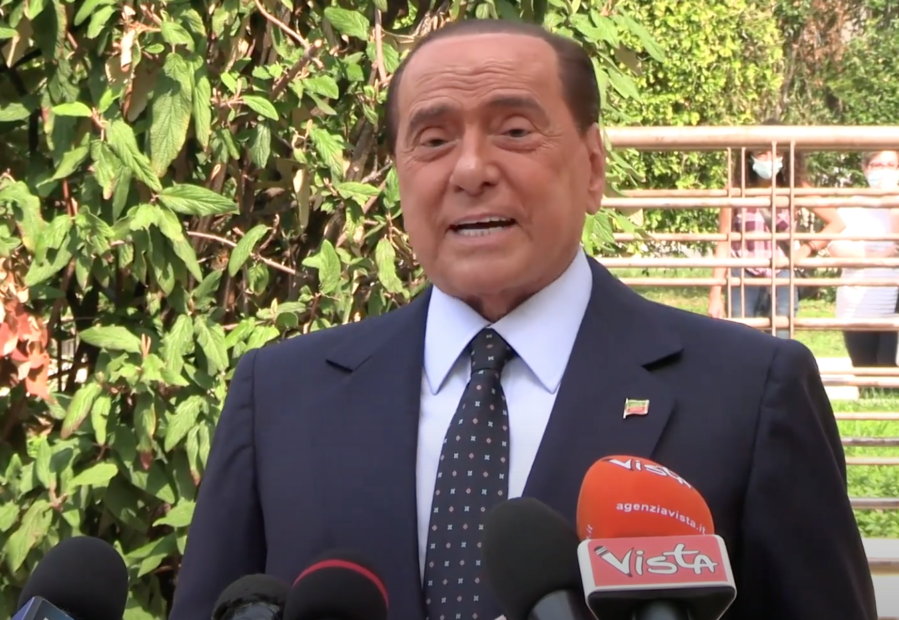 Il Cavaliere è morto. Addio a Silvio Berlusconi