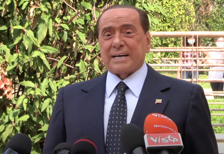 Berlusconi: il ricordo in un francobollo