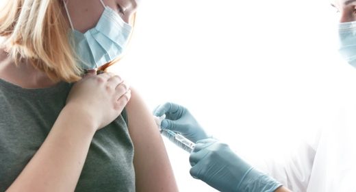 Vaccini: il Governo valuta esenzione se effetti collaterali gravi dopo prima dose