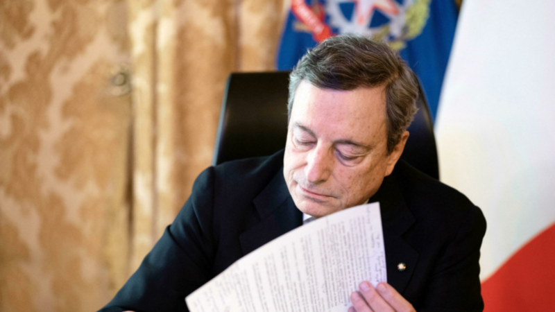 Il presidente del Consiglio Mario Draghi decreto