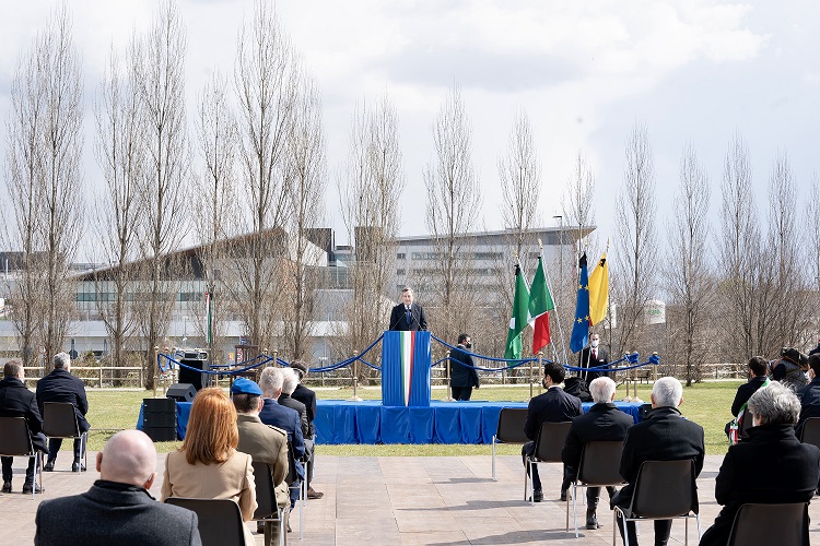 Giornata delle vittime Covid. Draghi: "Ricostruire senza dimenticare"