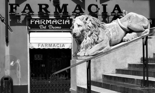 Vaccini: Liguria pronta con le farmacie, Milano con l'Hub dell'esercito