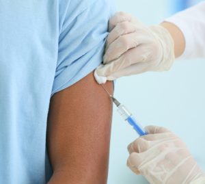 Al via la prenotazione vaccino Covid: quarta dose per over 60 e fragili