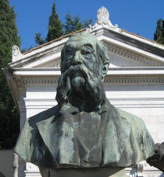 La statua dedicata a Pellegrino Artusi