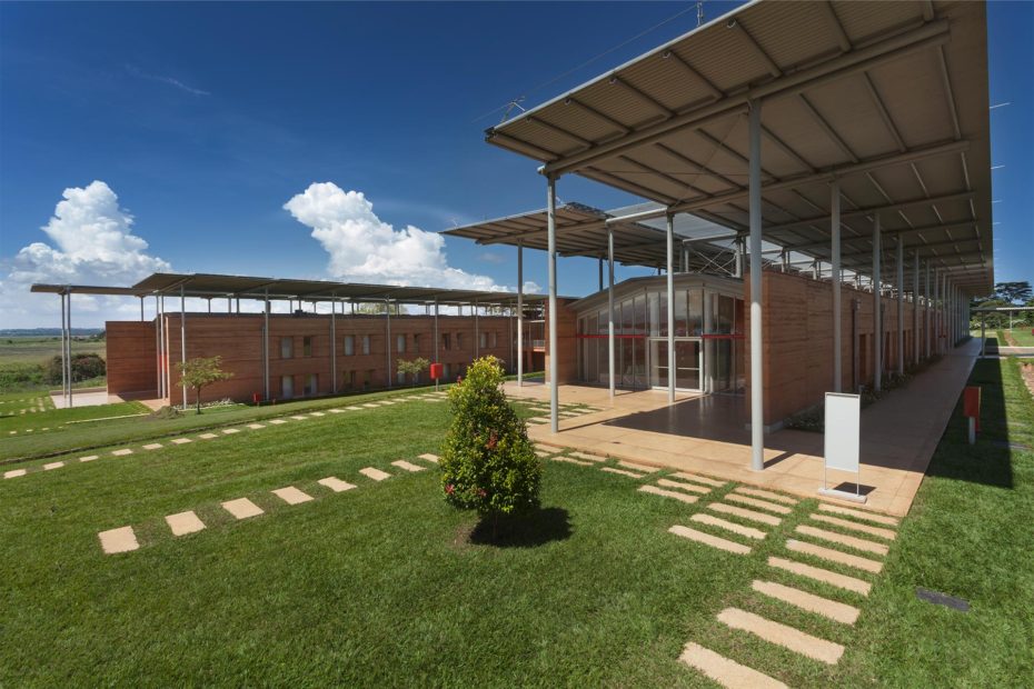 Inaugurato in Uganda il centro Emergency per la chirurgia infantile