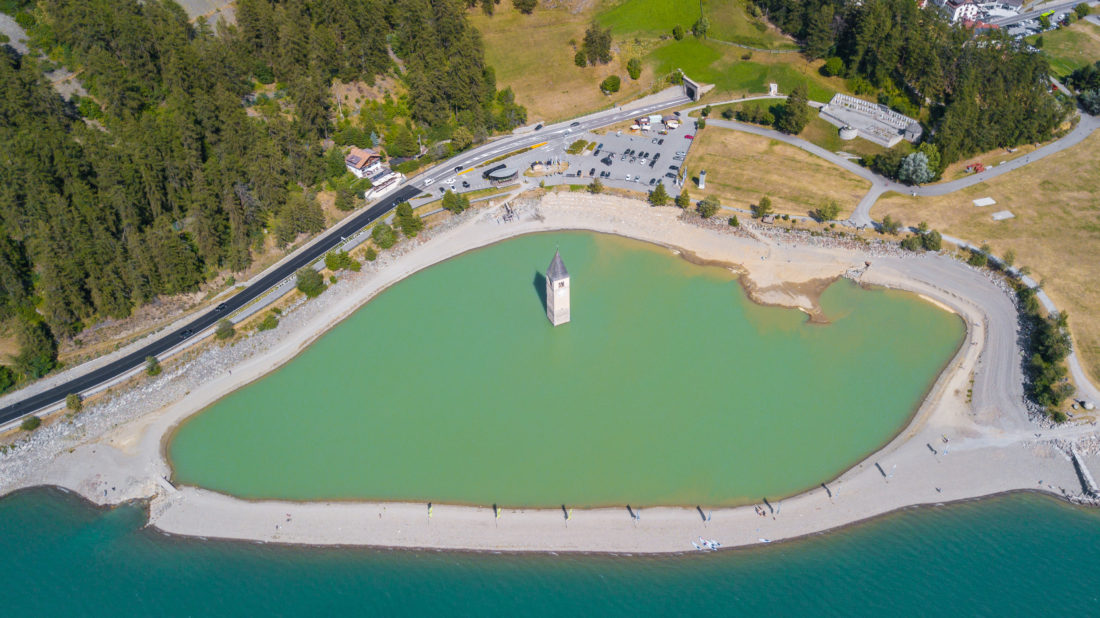 Curon: il paese sommerso che riemerge dal lago