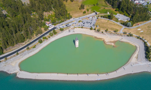 Curon: il paese sommerso che riemerge dal lago