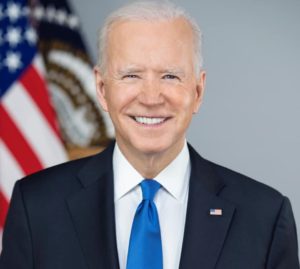 Biden al vertice Nato: "Rafforzeremo l'alleanza. Capacità aeree aggiuntive in Italia e Germania"