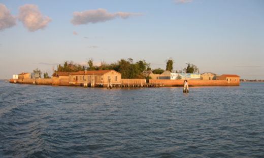 Un’isola intera per l’arte: il gioiello nascosto della Laguna veneziana