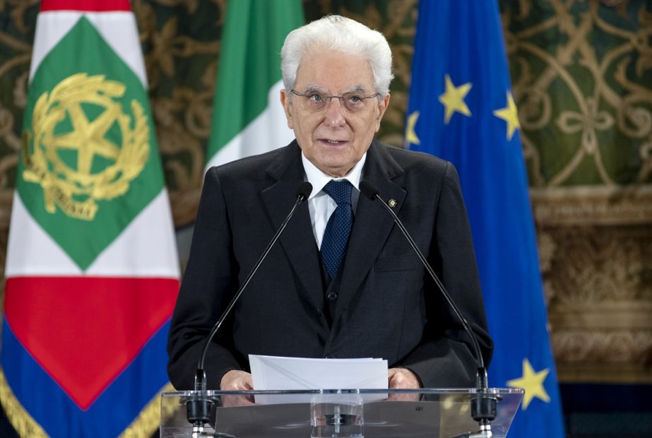 Mattarella: "Vaccinarsi è un atto d'amore. La responsabilità comincia da noi"