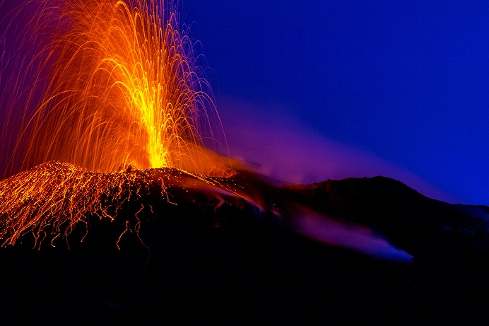 Terremoto alle Eolie, eruzione dello Stromboli e fuoriuscite di gas da Vulcano