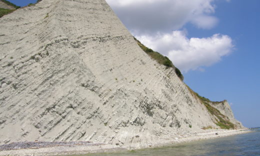 Chiodi d'oro tra le rocce: una ricchezza di informazioni