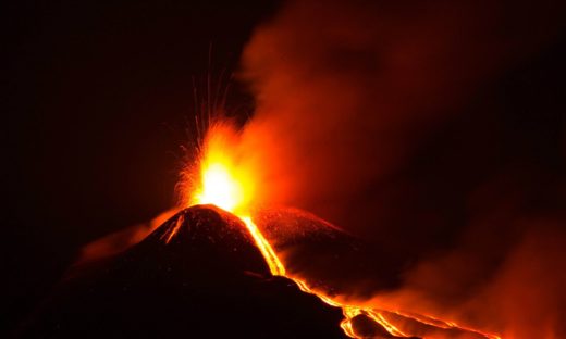 L’Etna non si ferma, nuova spettacolare eruzione nella notte