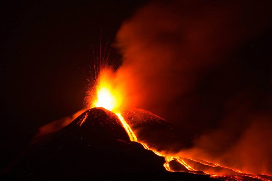 Etna: è allarme rosso. Nube vulcanica alta 10 Km