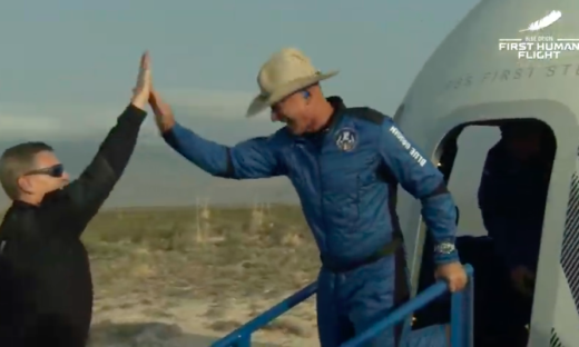 Jeff Bezos vola nello spazio con la sua Blue Origin