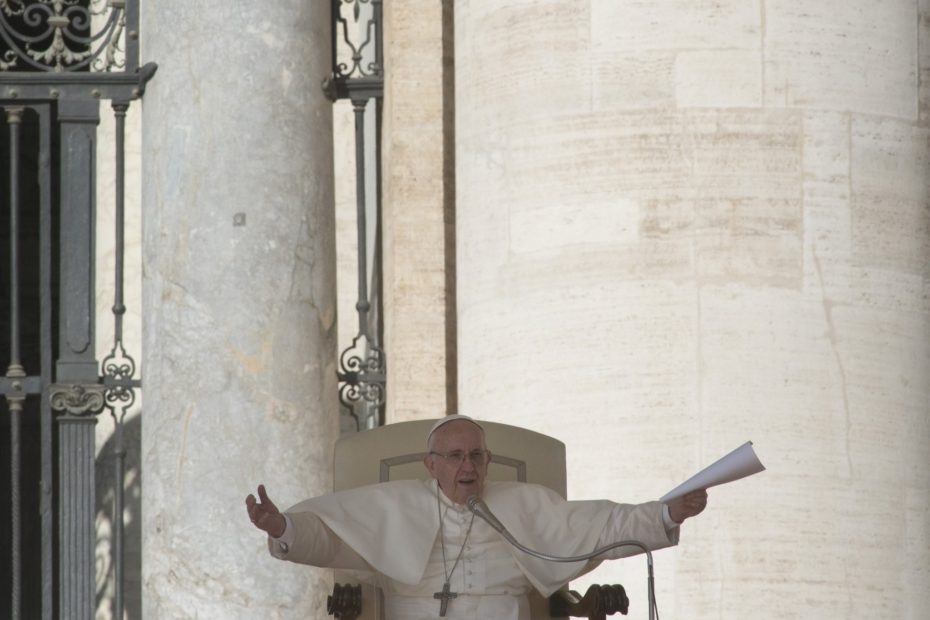 Papa Francesco operato al Policlinico Gemelli di Roma. Sta bene